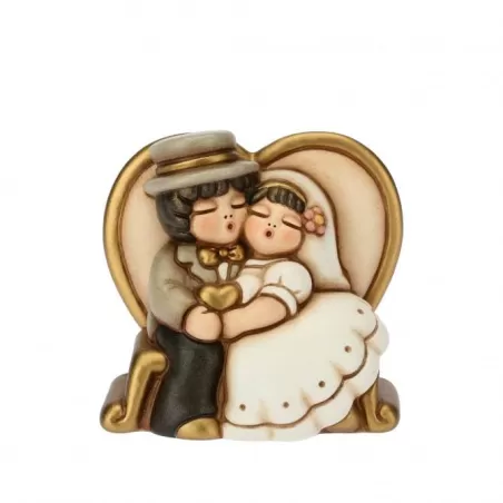 Coppia di sposini piccoli su panchina - Thun