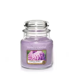Lovely Kiku Giara Media - Yankee Candle